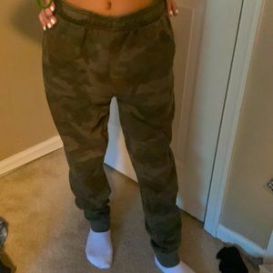 Camo joggers with pockets